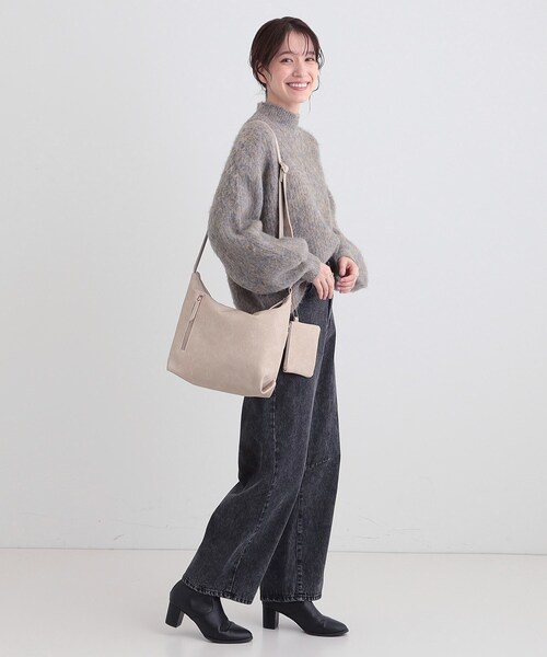 SHOO・LA・RUE（シューラルー）の「【ポーチ付き】使い勝手の良い Wフェイスショルダーバッグ（ショルダーバッグ・レディース・ブルー系その他/イエロー/ベビーピンク/ブラック/ライトベージュ/グレー/サックスブルー/オフホワイト・00）」の9枚目の写真