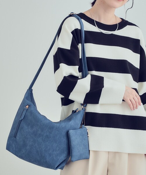 SHOO・LA・RUE（シューラルー）の「【ポーチ付き】使い勝手の良い Wフェイスショルダーバッグ（ショルダーバッグ・レディース・ブルー系その他/イエロー/ベビーピンク/ブラック/ライトベージュ/グレー/サックスブルー/オフホワイト・00）」の10枚目の写真