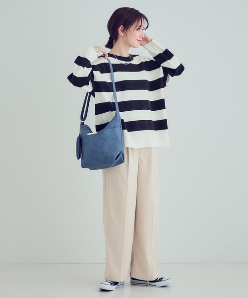 SHOO・LA・RUE（シューラルー）の「【ポーチ付き】使い勝手の良い Wフェイスショルダーバッグ（ショルダーバッグ・レディース・ブルー系その他/イエロー/ベビーピンク/ブラック/ライトベージュ/グレー/サックスブルー/オフホワイト・00）」の11枚目の写真