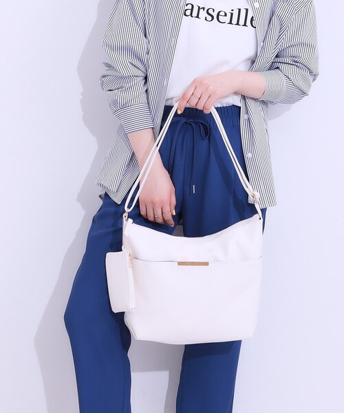 SHOO・LA・RUE（シューラルー）の「【ポーチ付き】使い勝手の良い Wフェイスショルダーバッグ（ショルダーバッグ・レディース・ブルー系その他/イエロー/ベビーピンク/ブラック/ライトベージュ/グレー/サックスブルー/オフホワイト・00）」の12枚目の写真