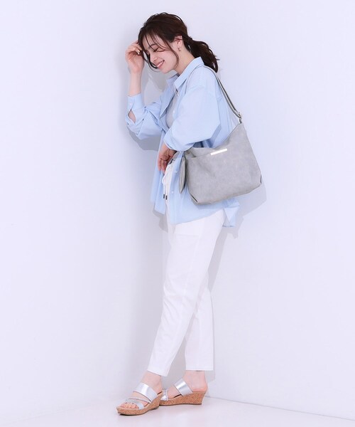 SHOO・LA・RUE（シューラルー）の「【ポーチ付き】使い勝手の良い Wフェイスショルダーバッグ（ショルダーバッグ・レディース・ブルー系その他/イエロー/ベビーピンク/ブラック/ライトベージュ/グレー/サックスブルー/オフホワイト・00）」の14枚目の写真