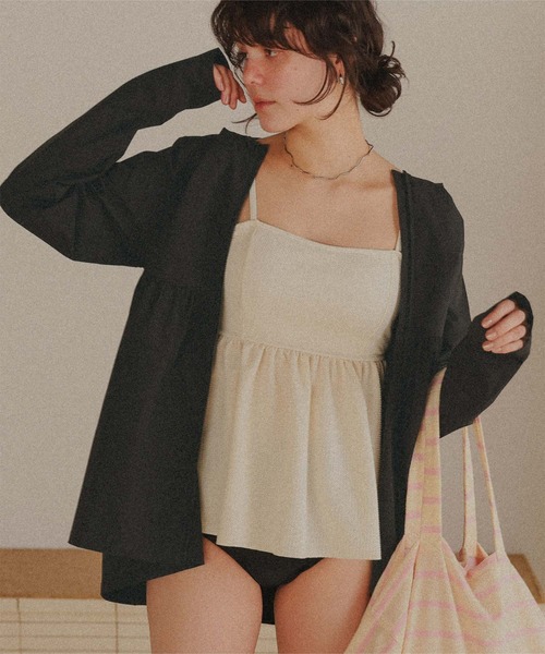 titivate（ティティベイト）の「ヘムラインギャザーデザインパーカー/ラッシュガード（ラッシュガード・レディース・オフホワイト/ダークベージュ/ブラック・L/M）」の3枚目の写真