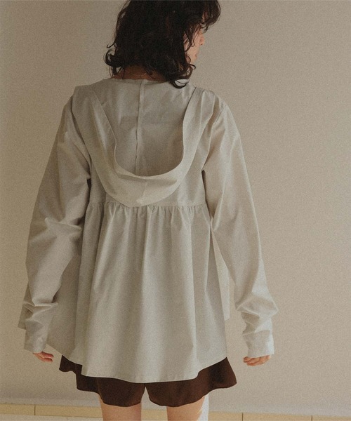 titivate（ティティベイト）の「ヘムラインギャザーデザインパーカー/ラッシュガード（ラッシュガード・レディース・オフホワイト/ダークベージュ/ブラック・L/M）」の6枚目の写真