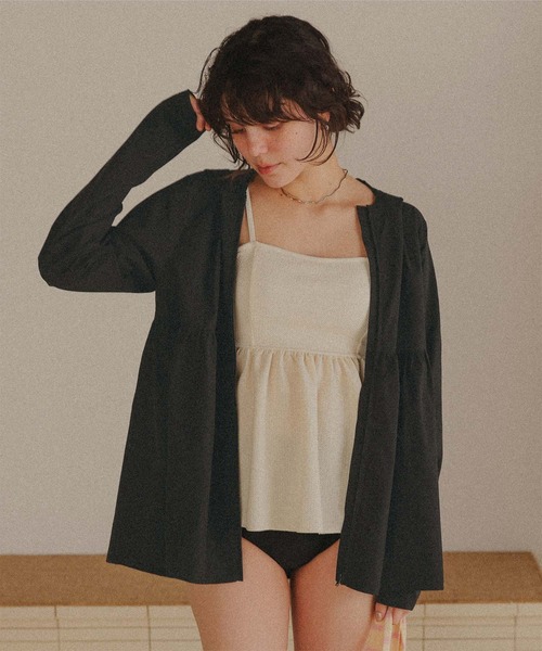 titivate（ティティベイト）の「ヘムラインギャザーデザインパーカー/ラッシュガード（ラッシュガード・レディース・オフホワイト/ダークベージュ/ブラック・L/M）」の14枚目の写真