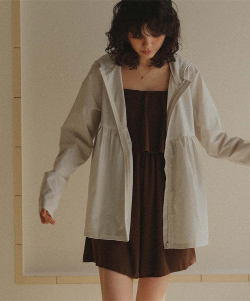 titivate（ティティベイト）の「ヘムラインギャザーデザインパーカー/ラッシュガード（ラッシュガード・レディース・オフホワイト/ダークベージュ/ブラック・L/M）」の9枚目の写真