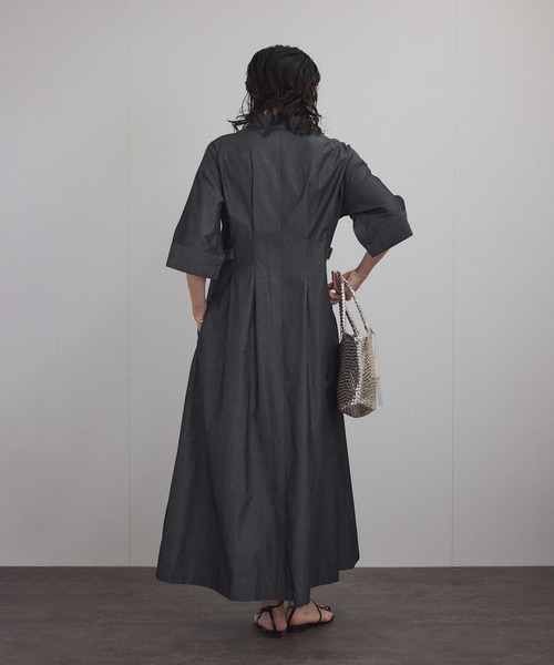 SALON adam et rope'（サロン アダム エ ロペ）の「【ZOZOTOWN限定】ハーフスリーブウエストタックシャツワンピース[ロングサイズ展開]（ワンピース・レディース・ネイビー/ブラック・ML/S/M/SL）」の4枚目の写真