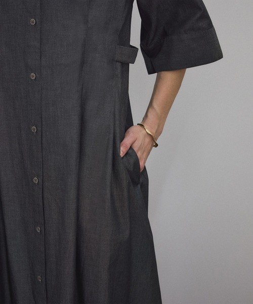 SALON adam et rope'（サロン アダム エ ロペ）の「【ZOZOTOWN限定】ハーフスリーブウエストタックシャツワンピース[ロングサイズ展開]（ワンピース・レディース・ネイビー/ブラック・ML/S/M/SL）」の14枚目の写真