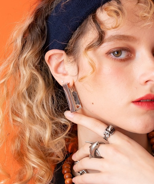 an meets zakka(アンミツザッカ)の「an meets zakka スクエアスティックフープメタルピアス(ピアス(両耳用)・レディース・ブラック/シルバー/ゴールド・FREE)」の4枚目の写真