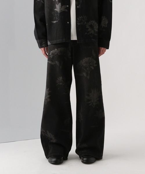 HARE（ハレ）の「【SET UP対応】フラワープリントデニムパンツ(HARE)（デニムパンツ・メンズ・ブラック/ブルー・FREE）」の2枚目の写真