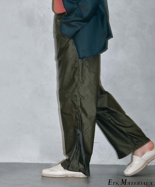 Ets.MATERIAUX(マテリオ)の「ETS.MATERIAUX(マテリオ) イタリアン アーミー パラシュート パンツ(カーゴパンツ・メンズ・ブラック/アイボリー/カーキ・2/3)」の3枚目の写真