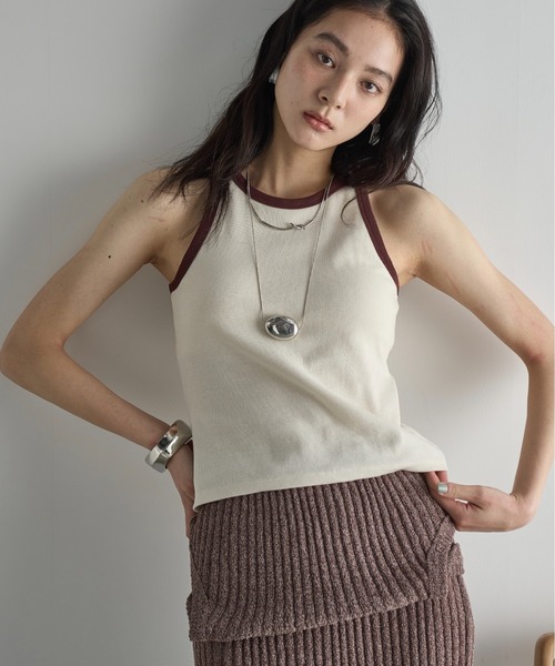 THE YOn（ザヨン）の「カップ付きバイカラーアメスリタンク（タンクトップ・レディース・アッシュブラウン/アイボリー/グレイッシュベージュ/サックスブルー・FREE）」の8枚目の写真