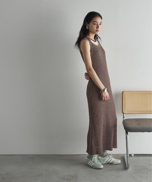 THE YOn（ザヨン）の「カップ付きバイカラーアメスリタンク（タンクトップ・レディース・アッシュブラウン/アイボリー/グレイッシュベージュ/サックスブルー・FREE）」の22枚目の写真