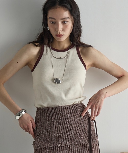 THE YOn（ザヨン）の「カップ付きバイカラーアメスリタンク（タンクトップ・レディース・アッシュブラウン/アイボリー/グレイッシュベージュ/サックスブルー・FREE）」の5枚目の写真