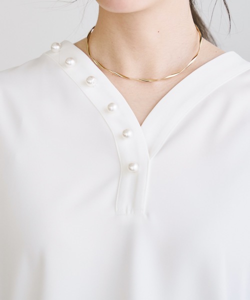 Emma Taylor(エマテイラー)の「パール釦Vネックステッチワークブラウス(シャツ/ブラウス・レディース・ブラック/ネイビー/ホワイト/ライトベージュ・FREE)」の7枚目の写真