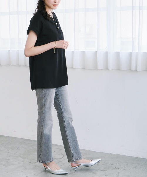Emma Taylor(エマテイラー)の「パール釦Vネックステッチワークブラウス(シャツ/ブラウス・レディース・ブラック/ネイビー/ホワイト/ライトベージュ・FREE)」の11枚目の写真