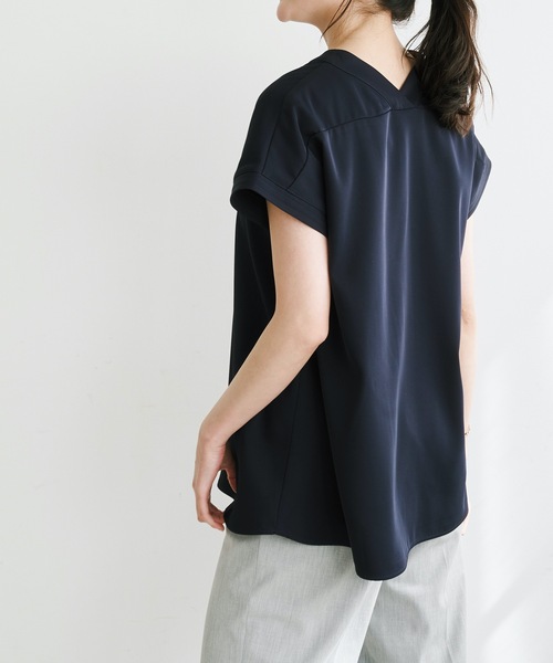 Emma Taylor(エマテイラー)の「パール釦Vネックステッチワークブラウス(シャツ/ブラウス・レディース・ブラック/ネイビー/ホワイト/ライトベージュ・FREE)」の13枚目の写真