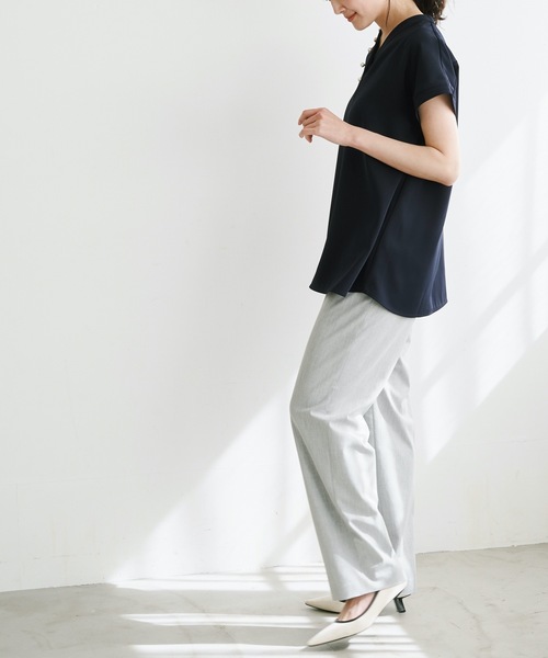 Emma Taylor(エマテイラー)の「パール釦Vネックステッチワークブラウス(シャツ/ブラウス・レディース・ブラック/ネイビー/ホワイト/ライトベージュ・FREE)」の14枚目の写真