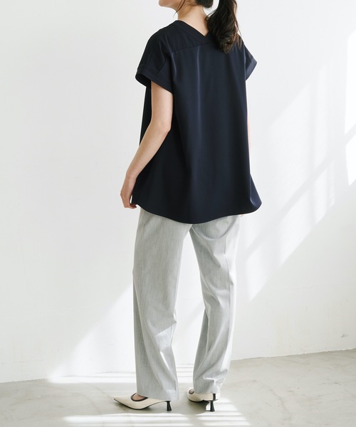 Emma Taylor(エマテイラー)の「パール釦Vネックステッチワークブラウス(シャツ/ブラウス・レディース・ブラック/ネイビー/ホワイト/ライトベージュ・FREE)」の15枚目の写真