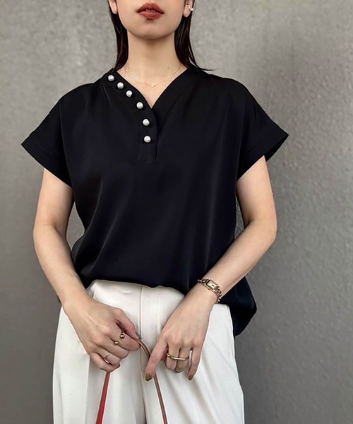 Emma Taylor(エマテイラー)の「パール釦Vネックステッチワークブラウス(シャツ/ブラウス・レディース・ブラック/ネイビー/ホワイト/ライトベージュ・FREE)」の22枚目の写真