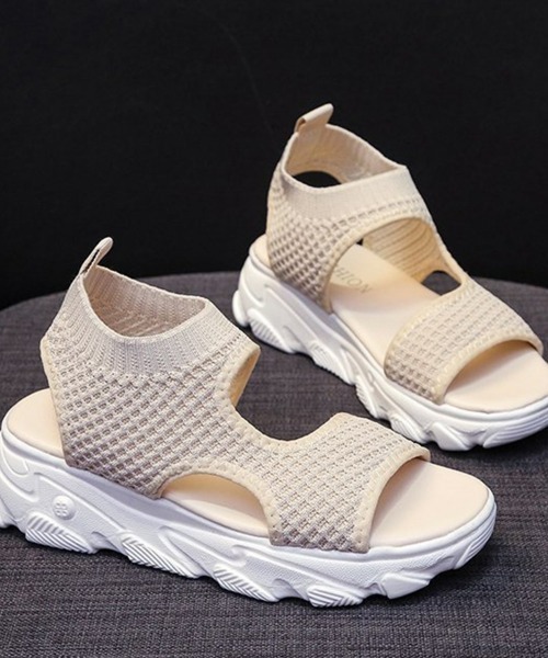SEU(エスイーユー)の「ウィメンズサンダル ベーシック ボリューム ニット 厚底 スポーツサンダル<22.5-24cm 展開>(サンダル・レディース・ベージュ/ブラック・22.5/23/23.5/24)」の6枚目の写真