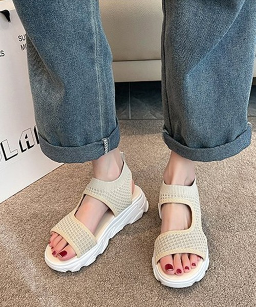 SEU(エスイーユー)の「ウィメンズサンダル ベーシック ボリューム ニット 厚底 スポーツサンダル<22.5-24cm 展開>(サンダル・レディース・ベージュ/ブラック・22.5/23/23.5/24)」の18枚目の写真