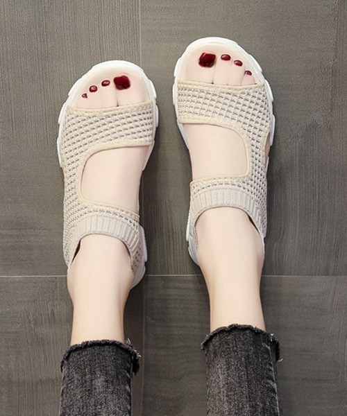 SEU(エスイーユー)の「ウィメンズサンダル ベーシック ボリューム ニット 厚底 スポーツサンダル<22.5-24cm 展開>(サンダル・レディース・ベージュ/ブラック・22.5/23/23.5/24)」の3枚目の写真
