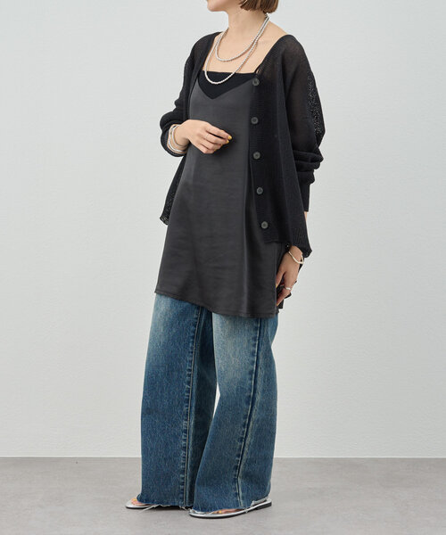 SHENERY（シーナリー）の「《上品見え》サテンチュニックキャミソール（シャツ/ブラウス・レディース・ブラック/ライトベージュ・FREE）」の5枚目の写真