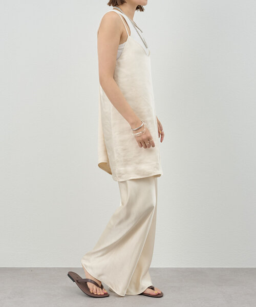 SHENERY（シーナリー）の「《上品見え》サテンチュニックキャミソール（シャツ/ブラウス・レディース・ブラック/ライトベージュ・FREE）」の18枚目の写真