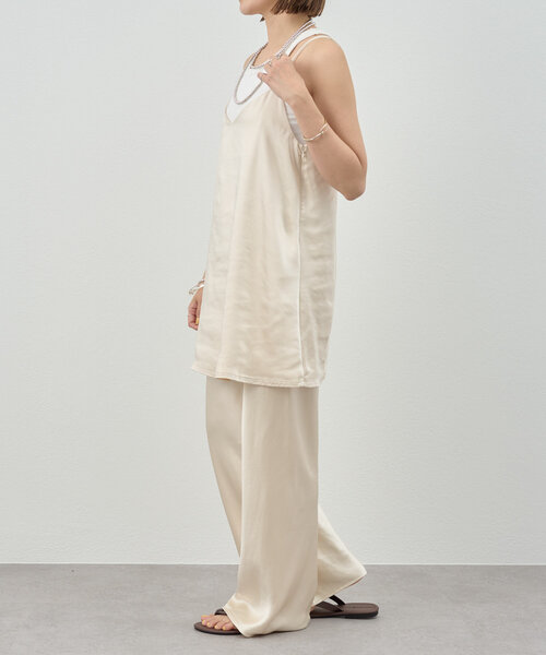 SHENERY（シーナリー）の「《上品見え》サテンチュニックキャミソール（シャツ/ブラウス・レディース・ブラック/ライトベージュ・FREE）」の19枚目の写真