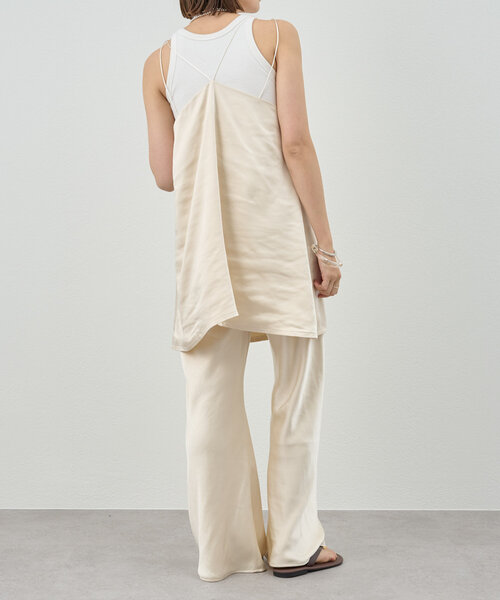 SHENERY（シーナリー）の「《上品見え》サテンチュニックキャミソール（シャツ/ブラウス・レディース・ブラック/ライトベージュ・FREE）」の21枚目の写真