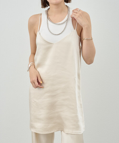 SHENERY（シーナリー）の「《上品見え》サテンチュニックキャミソール（シャツ/ブラウス・レディース・ブラック/ライトベージュ・FREE）」の22枚目の写真