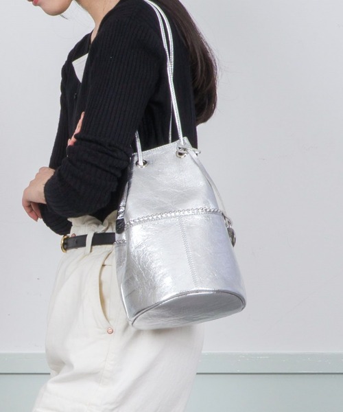 marco masi(マルコマージ)の「【MARCO MASI/マルコ・マージ】巾着 ショルダーバッグ バケツバッグ 本革(ショルダーバッグ・レディース・ブラック/シルバー/チャコールグレー・FREE)」の3枚目の写真