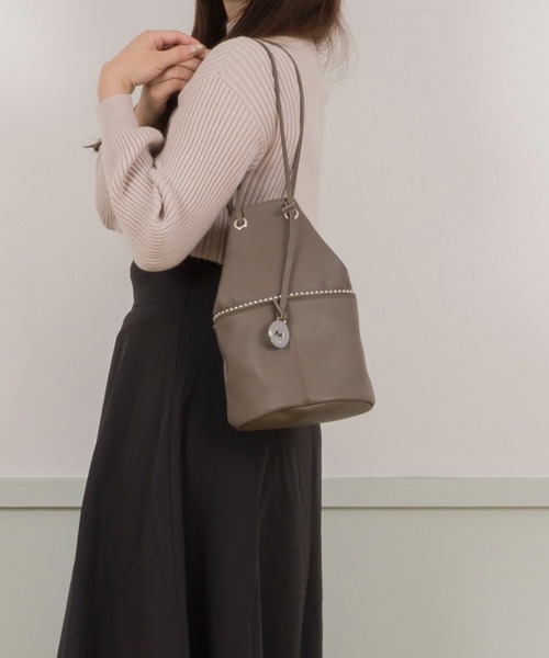 marco masi(マルコマージ)の「【MARCO MASI/マルコ・マージ】巾着 ショルダーバッグ バケツバッグ 本革(ショルダーバッグ・レディース・ブラック/シルバー/チャコールグレー・FREE)」の2枚目の写真