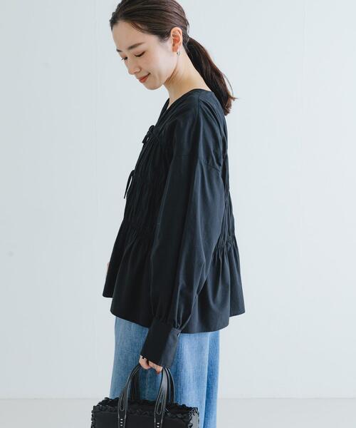 URBAN RESEARCH（アーバンリサーチ）の「ギャザーリボンブラウス（シャツ/ブラウス・レディース・ブラック/オフホワイト・FREE）」の18枚目の写真