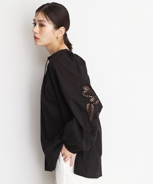 THE SHOP TK (ザ ショップ ティーケー )の「袖刺繍コットンブラウス【洗える】(シャツ/ブラウス・レディース・ブラック/カーキ/アイボリー・99)」の16枚目の写真