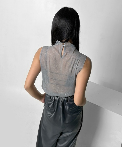 LVEU.(ラブユ.)の「【LVEU.】ハイネックラメシアーノースリーブトップス / トップス カットソー シアー メッシュ ラメ ノースリーブ ハイネック レイヤード インナー ブラック シルバー ZOZOTOWN限定(Tシャツ/カットソー・レディース・ブラック/シルバー・FREE)」の12枚目の写真