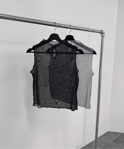 LVEU.(ラブユ.)の「【LVEU.】ハイネックラメシアーノースリーブトップス / トップス カットソー シアー メッシュ ラメ ノースリーブ ハイネック レイヤード インナー ブラック シルバー ZOZOTOWN限定(Tシャツ/カットソー・レディース・ブラック/シルバー・FREE)」の3枚目の写真