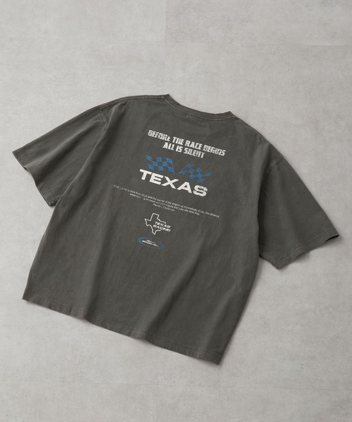 EMMA CLOTHES(エマクローズ)の「ヴィンテージ加工 ピグメント エンボスグラフィックTシャツ(Tシャツ/カットソー・メンズ・ブラック/ブラック系/ブラック系1/グレー・M/L)」の8枚目の写真