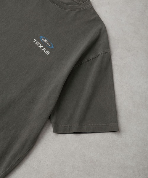 EMMA CLOTHES(エマクローズ)の「ヴィンテージ加工 ピグメント エンボスグラフィックTシャツ(Tシャツ/カットソー・メンズ・ブラック/ブラック系/ブラック系1/グレー・M/L)」の18枚目の写真
