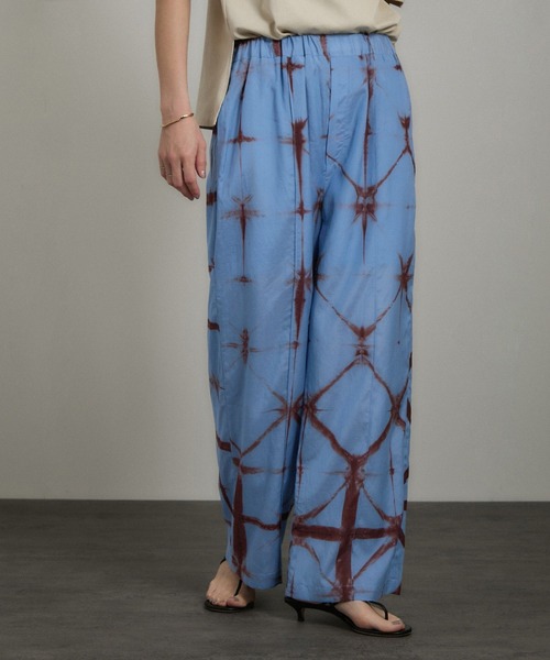 SALON adam et rope'（サロン アダム エ ロペ）の「タイダイイージーパンツ（その他パンツ・レディース・ベージュ系その他/ブルー系その他4・FREE）」の14枚目の写真