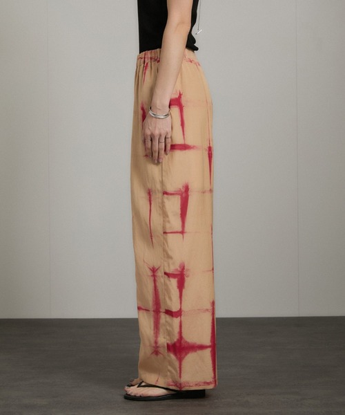 SALON adam et rope'（サロン アダム エ ロペ）の「タイダイイージーパンツ（その他パンツ・レディース・ベージュ系その他/ブルー系その他4・FREE）」の17枚目の写真