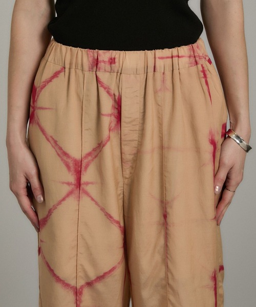 SALON adam et rope'（サロン アダム エ ロペ）の「タイダイイージーパンツ（その他パンツ・レディース・ベージュ系その他/ブルー系その他4・FREE）」の19枚目の写真