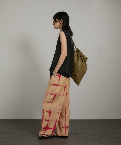 SALON adam et rope'（サロン アダム エ ロペ）の「タイダイイージーパンツ（その他パンツ・レディース・ベージュ系その他/ブルー系その他4・FREE）」の4枚目の写真