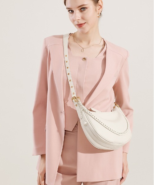 NiiNa(ニーナ)の「【 NiiNa / ニーナ 】高品質牛革 2way ラウンドデザイン ワンハンドル 本革ショルダーバッグ(ショルダーバッグ・レディース・カーキ/ブラック・FREE)」の4枚目の写真