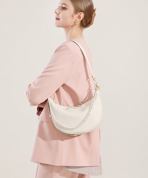 NiiNa(ニーナ)の「【 NiiNa / ニーナ 】高品質牛革 2way ラウンドデザイン ワンハンドル 本革ショルダーバッグ(ショルダーバッグ・レディース・カーキ/ブラック・FREE)」の9枚目の写真
