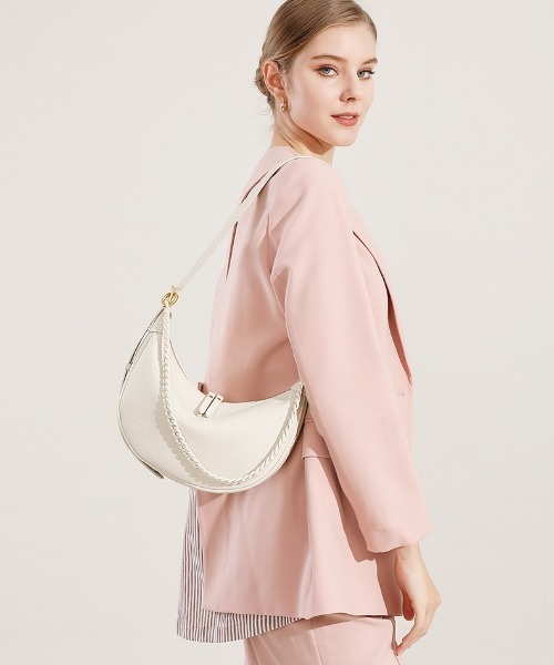 NiiNa(ニーナ)の「【 NiiNa / ニーナ 】高品質牛革 2way ラウンドデザイン ワンハンドル 本革ショルダーバッグ(ショルダーバッグ・レディース・カーキ/ブラック・FREE)」の10枚目の写真