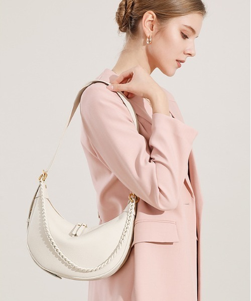 NiiNa(ニーナ)の「【 NiiNa / ニーナ 】高品質牛革 2way ラウンドデザイン ワンハンドル 本革ショルダーバッグ(ショルダーバッグ・レディース・カーキ/ブラック・FREE)」の11枚目の写真