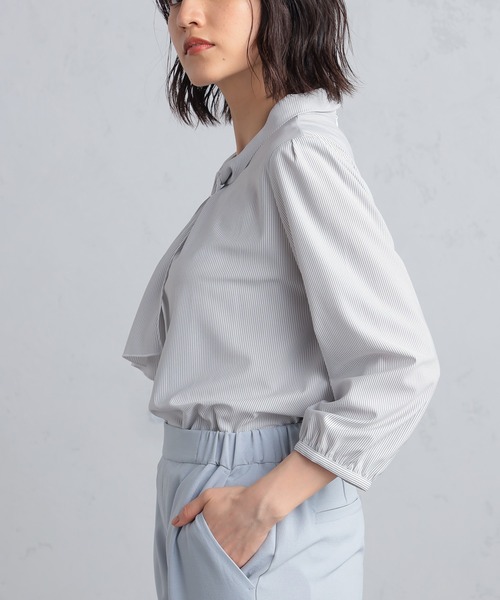 GALLORIA（ギャローリア）の「【キレメクシリーズ】さらっと快適・着心地楽々　ボウタイブラウス（シャツ/ブラウス・レディース・ホワイト×ネイビー/ライトブルー/ホワイト・S/M/L/LL）」の4枚目の写真