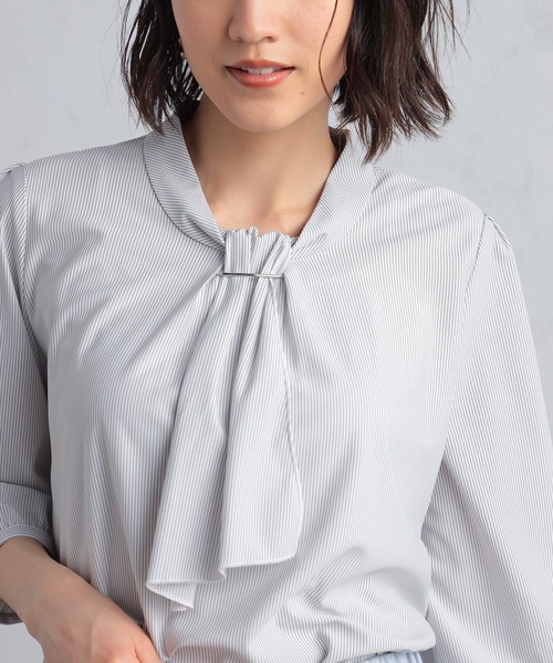 GALLORIA（ギャローリア）の「【キレメクシリーズ】さらっと快適・着心地楽々　ボウタイブラウス（シャツ/ブラウス・レディース・ホワイト×ネイビー/ライトブルー/ホワイト・S/M/L/LL）」の5枚目の写真