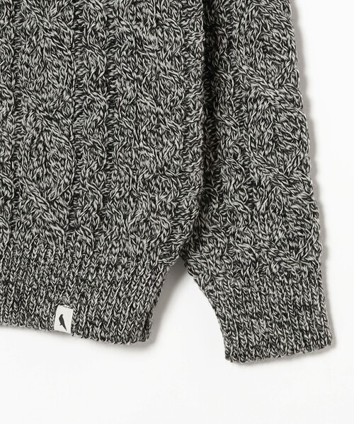 BEAMS F（ビームスエフ）の「PEREGRINE / アランケーブル クルーネックニット（ニット/セーター・メンズ・オフホワイト/ブラック・LARGE/MEDIUM/SMALL）」の8枚目の写真